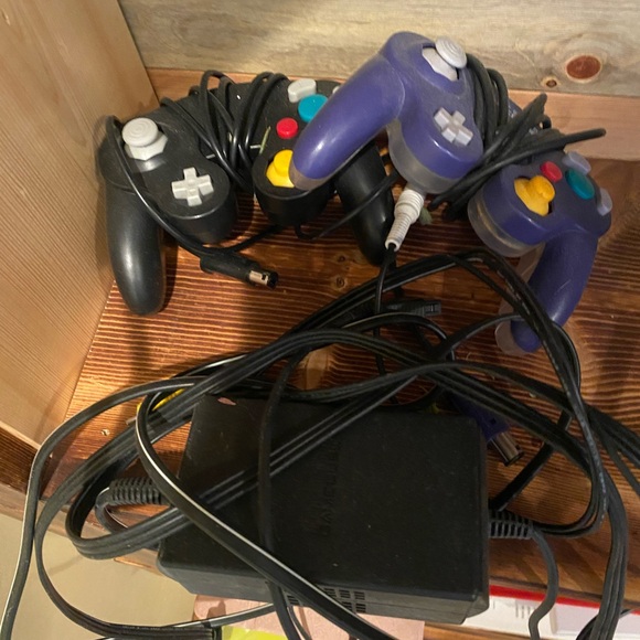 GameCube with two controllers, memory cards, and timessplitters 2. - Picture 2 of 3